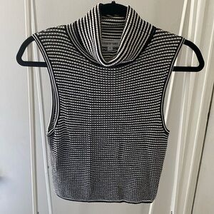 Elizabeth and James Turtleneck No Sleeve Sweater Size Small